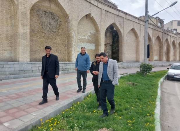 غرس ۲۰۰ نهال به یاد شهدا در شهرداری منطقه سه کرمانشاه