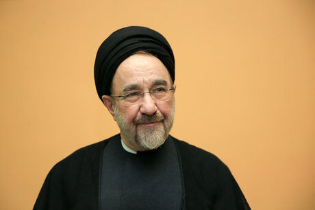 این عکس از سیدمحمد خاتمی و ابطحی با تابلوی «زن، زندگی، آزادی»  جعلی است