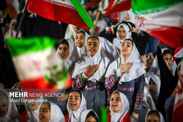 دختران یزدی با رهبر انقلاب بیعت کردند