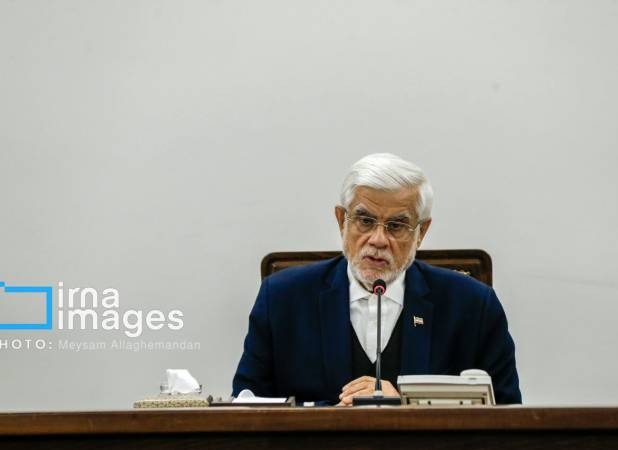 عارف: می‌خواهیم با گفتگو مشکلات را حل کنیم، اما اگر جنگی به ما تحمیل شود خیلی خوب دفاع می‌کنیم/ نباید مردم ما را با تحریم بترسانند