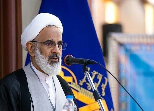 حاجی صادقی: دشمن می‌خواهد اراده مردم ما را بشکند