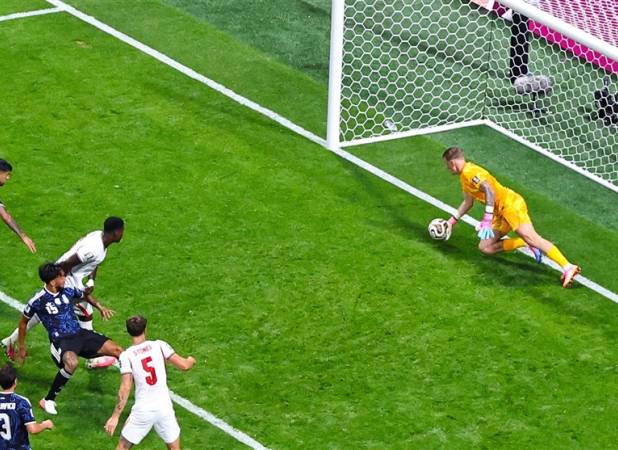 دستورالعمل‌های محرمانه روی بطری آب پیکفورد!