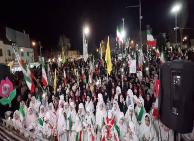 اجتماع باشکوه دختران قروه‌ای‌ در خیابان‌ها و میادین شهر