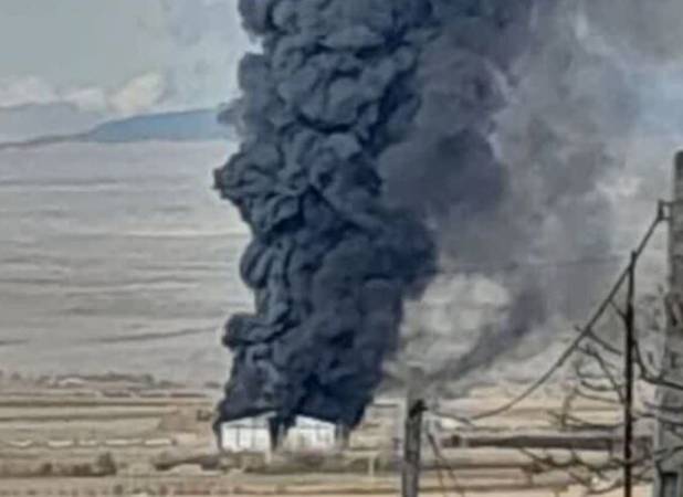 حریق در کارخانه یونولیت‌سازی گنبدکاووس؛ دود غلیظ خطراتی برای شهر ندارد