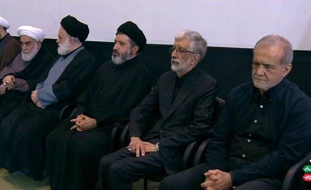 تصویری خاص از برخورد صمیمانه پزشکیان و سید مسعود خامنه‌ای