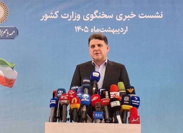 زینی‌وند: اولویت دولت، سرو سامان دادن به زندگی و منازل مردم است