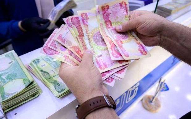 تفاوت قیمت چشم‌گیر فروش ارز اربعین در بانک‌ها و بازار آزاد/ چرا بانک ها گران تر می فروشند؟