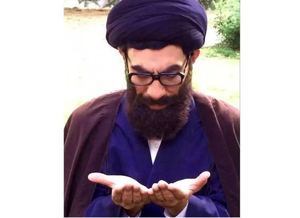 این بازیگر ۲ بار نقش رهبر شهید را ایفا کرد/ سکانس نماز در زندان؛ صحنه‌ای که هرگز فراموش نمی‌شود +عکس