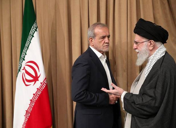 رهبر شهید انقلاب مانند کوه پشتیبان دولت بودند 