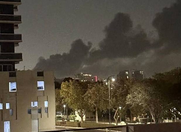 انفجار در بندر جبل علی امارات/ ستون‌های دود در منطقه صنعتی دیده شد/ موشک ها از یمن شلیک شدند یا ...؟