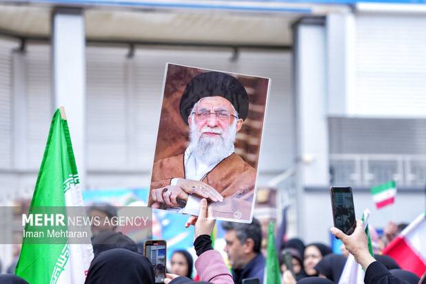 خیابان امام رضا(ع) مشهد در شور اربعین رهبر شهید
