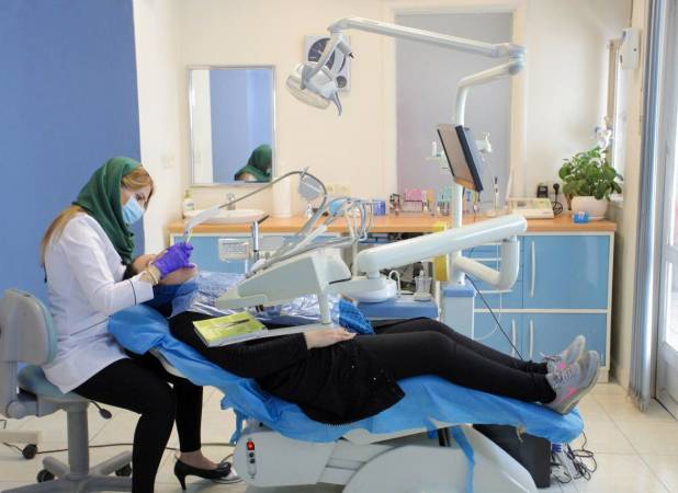 چرا دندانپزشکی در ایران به کالایی لوکس تبدیل شده است؟ | بخش بزرگی از جامعه ترجیح می‌دهد به‌جای درمان، به کشیدن دندان یا تحمل درد روی بیاورد