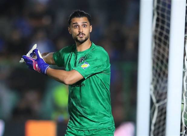 توافق صنعت نفت با دروازه‌بان سابق پرسپولیس