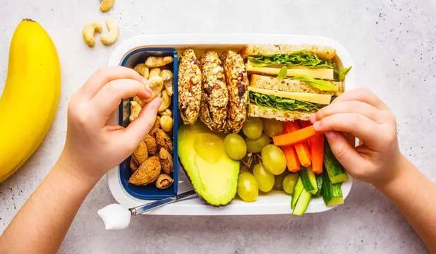 تغذیه سالم در میانسالی، سپری مؤثر در برابر زوال مغز