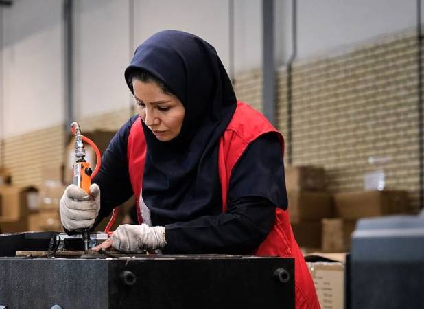 بازارهای داخلی و خارجی زیر ضرب سنگین جنگ | تولایی: اقتصاد، صنعت و اشتغال دچار آسیب‌های جدی شده است | در واردات کالا به شدت دچار محدودیت هستید!