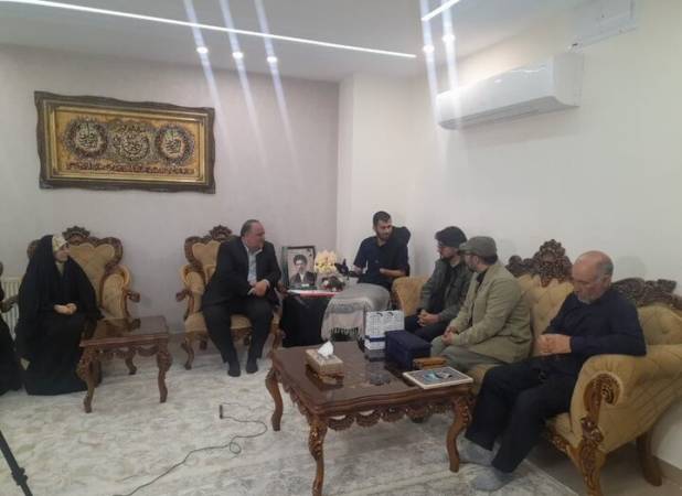 اهدای تندیس فجر به جانباز کرمانشاهی