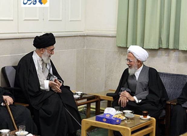 کدام مرجع تقلید در قم بر پیکر رهبر شهید نماز می‌خواند؟