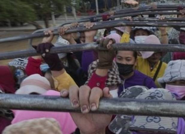 درخواست کارگران کامبوج برای افزایش کمک هزینه ایاب و ذهاب
