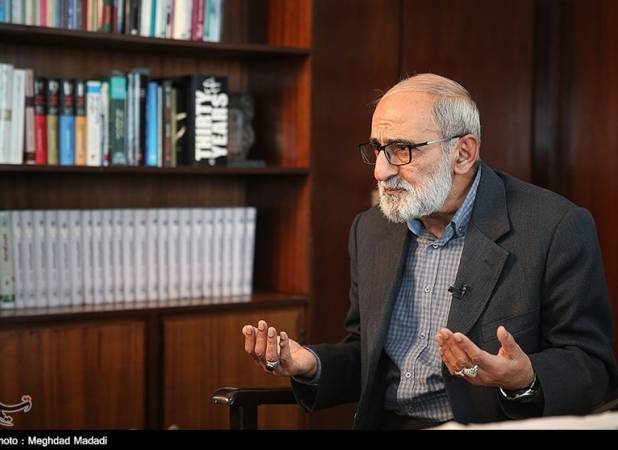 شریعتمداری: محاصره دریایی آمریکا مصداق دزدی دریایی است