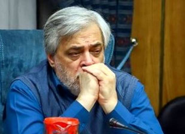 کنایه محمد مهاجری به پایداریچی ها؛  آنقدر دهن لق هستند که خودشان اطلاعات سری در جلسات محرمانه را از تریبون ها بیان می کنند