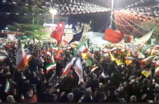 باران هم حریف حضور مردم گرگان نشد؛ میدان همچنان پرشور ماند