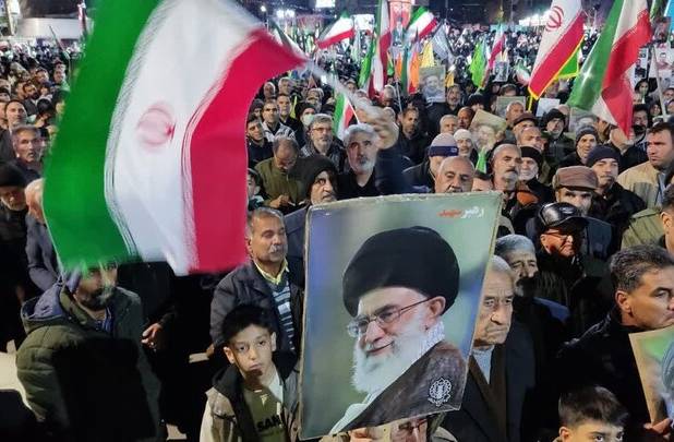 حضور افغانستانی های مقیم اراک در مراسم اربعین رهبر شهید در حسینیه شهدا