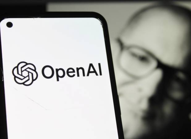 عصر جدید گوشی‌ها؛ از موبایل اختصاصی OpenAI چه چیزهایی می‌دانیم؟