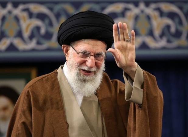 مراسم وداع با امام شهید و شعار خون‌خواهی مردم+عکس