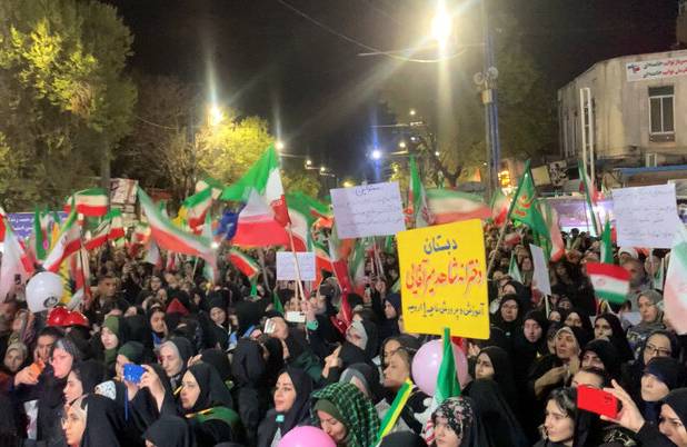 میدان‌داری دختران ارومیه در تجمع ۴۹ مقاومت ملی؛ عشق به وطن تجلی یافت