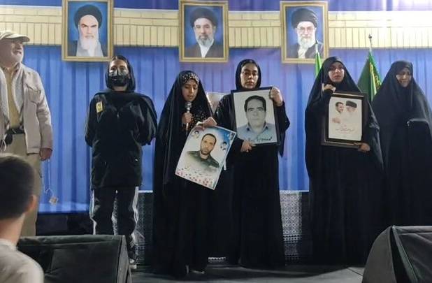 قرائت دلنوشته دختر شهید در تجمع مردمی بوشهر