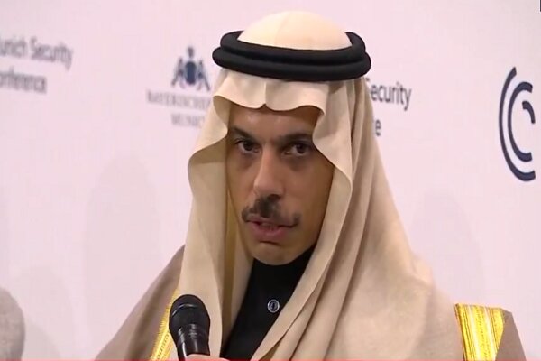 انتشار یک عکس بحث‌برانگیز از وزیر خارجه عربستان در ترکیه+ تصویر