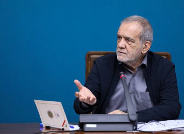 پزشکیان: در هیچ‌یک از بندهای ۱۴ ‌گانه عقب‌نشینی نکردیم/ مهم‌ترین میدان نبرد امروز، عرصه اقتصاد و معیشت مردم است