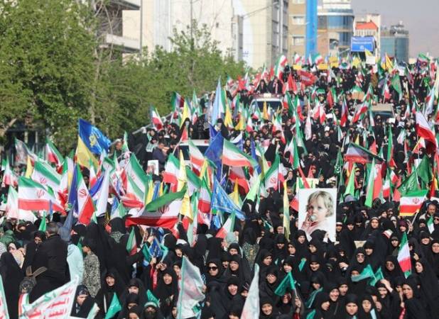دختران جان‌فدای ایران؛ از رزمایش اقتدار تا خط‌ونشان برای دشمنان