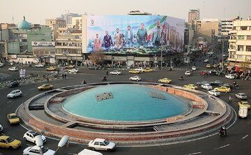 مجسمه جدیدی که قرار است در میدان انقلاب نصب شود+ عکس