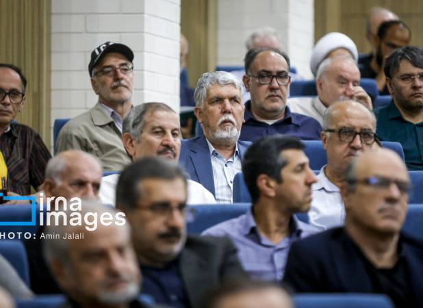 تصاویری از اسحاق جهانگیری و محمود واعظی در یک مراسم ختم/ کدام دولتمردان پزشکیان آمدند؟/ محسن هاشمی هم بود+ عکس