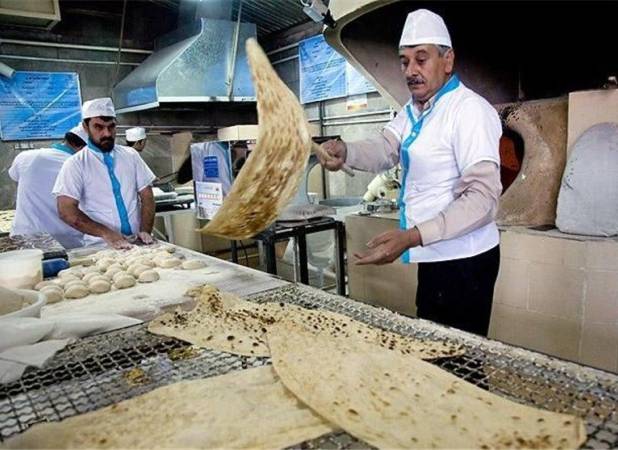 نانوایی‌های سیار در مسیر تشییع مستقر میشوند