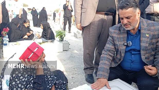 بازدید معاون فرهنگی وزارت بهداشت از مدرسه شجره طیبه میناب