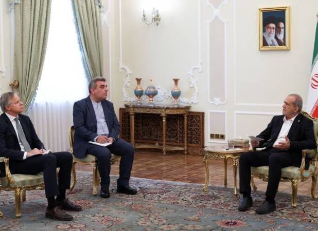 پزشکیان خطاب به سفیر جدید آلمان: ملت ایران در برابر زورگویی تسلیم نمی‌شود/ اقدامات آلمان در سال‌های اخیر باعث سردی روابط دو کشور شده است