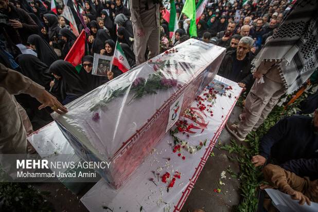 او خانم معلم کودکی‌هایم بود