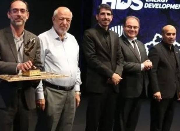 استاد دانشگاه تهران رتبه اول جایزه ملی انرژی‌های تجدیدپذیر را کسب کرد