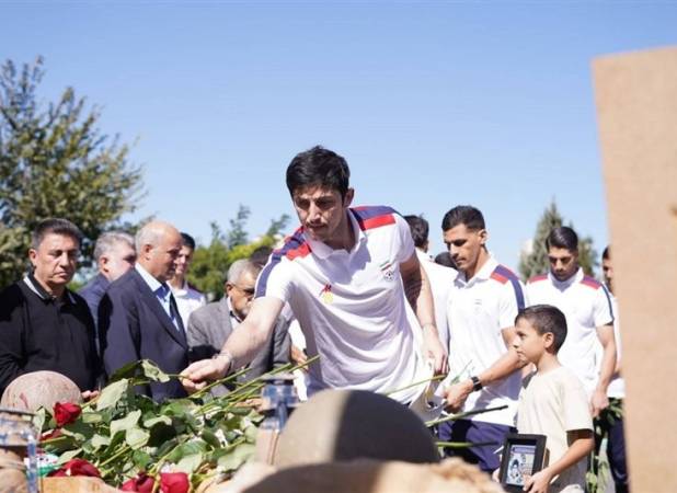 تجدید میثاق اعضای تیم ملی فوتبال با شهدای انقلاب و هشت سال دفاع مقدس