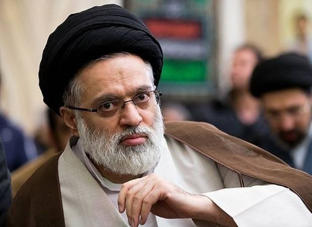 لحظه ورود فرزند ارشد رهبر شهید به حرم امام حسین (ع) 