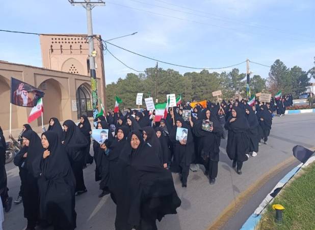 کاروان عزای بانوان بهابادی در سوگ اربعین رهبر شهید انقلاب