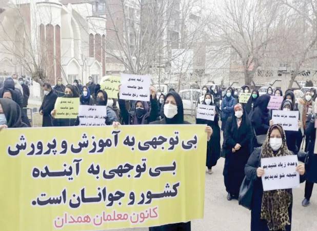 برگه استعفا، لبخند تلخ و آرزوی «شرایطی بهتر» | این یک اعتراض صنفی و مدنی‌ است | حقوق معلمی حتی 10 روز نیز دوام نمی‌آورد