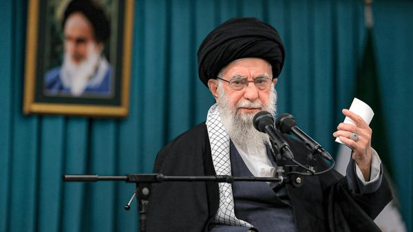 ناگفته‌هایی از نشست خصوصی رهبر شهید انقلاب با تیم مذاکره‌کننده برجام +فیلم
