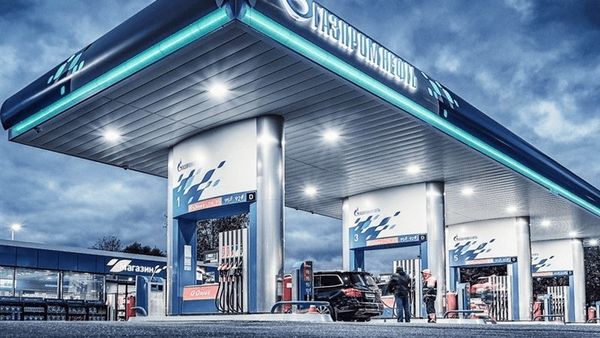 نیمی از ظرفیت پالایشی پس از حمله از بین رفت/ وضعیت بنزین در این کشور وخیم شد