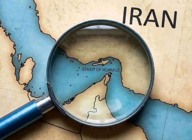 تنگه هرمز همچنان مسدود است/کشتی‌ها در انتظار مجوز عبور