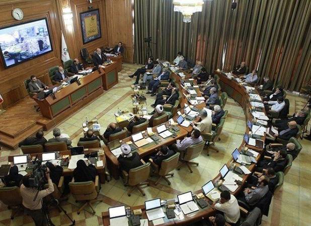 عکسی جالب از برگزاری جلسه شورای شهر تهران در بی‌برقی