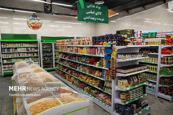 کمبودی در کالاهای اساسی نداریم؛ بازار تحت کنترل است