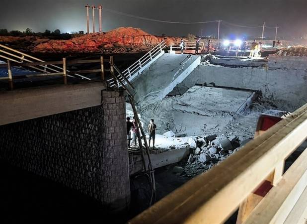 بازگشت محورهای آسیب‌دیده هرمزگان به مدار تردد در کمتر از 12 ساعت